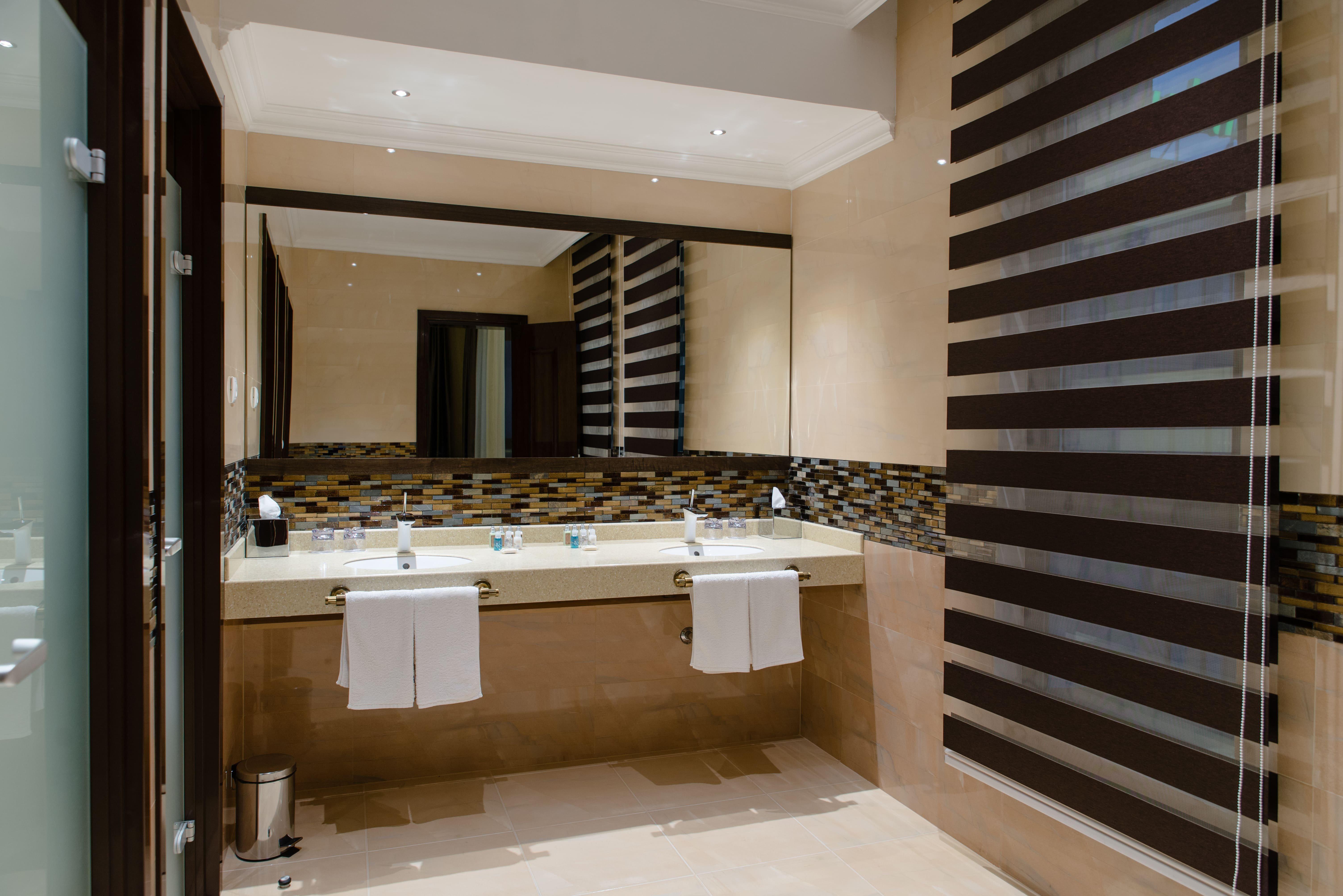 Holiday Inn Aktau By Ihg Dış mekan fotoğraf
