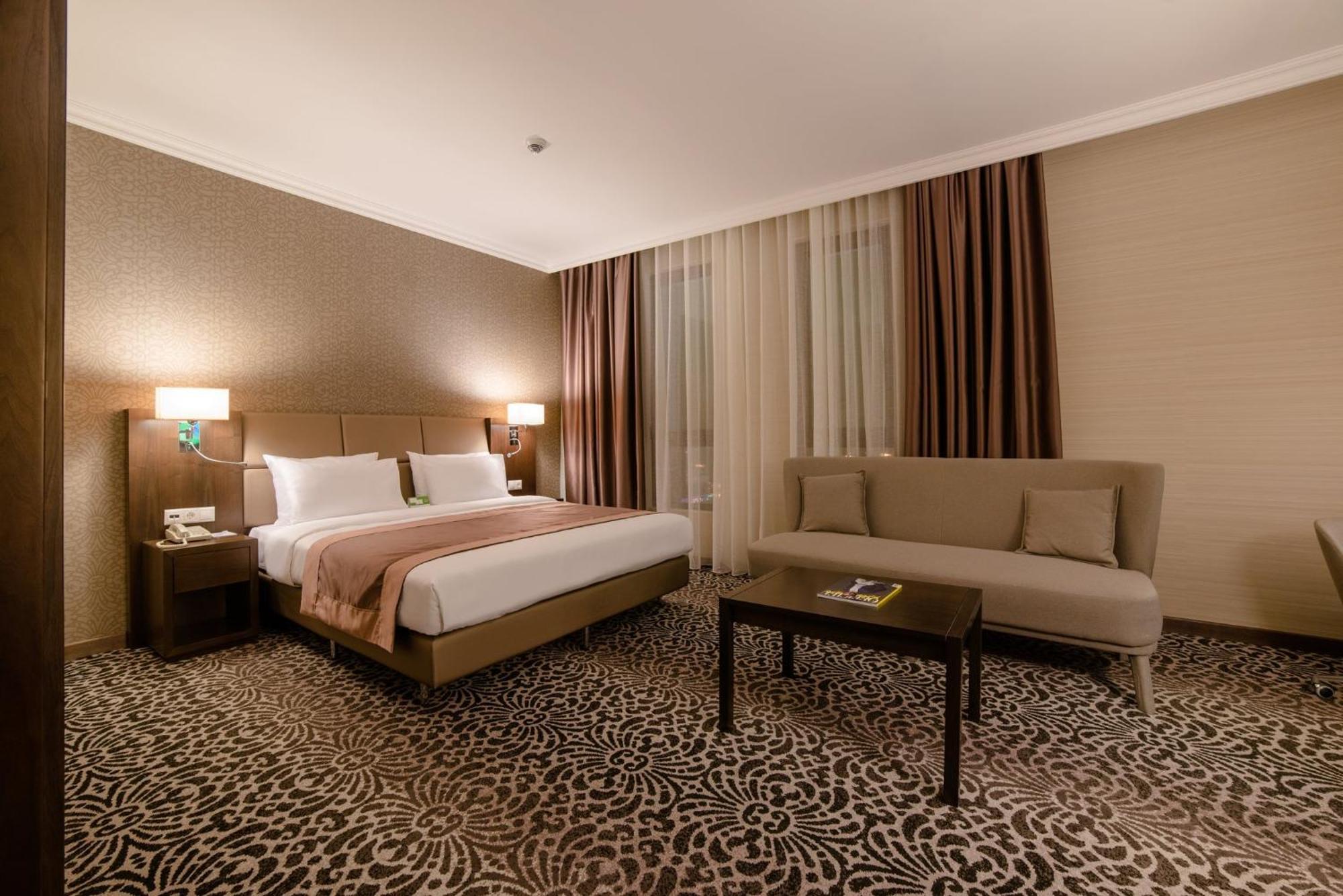 Holiday Inn Aktau By Ihg Dış mekan fotoğraf