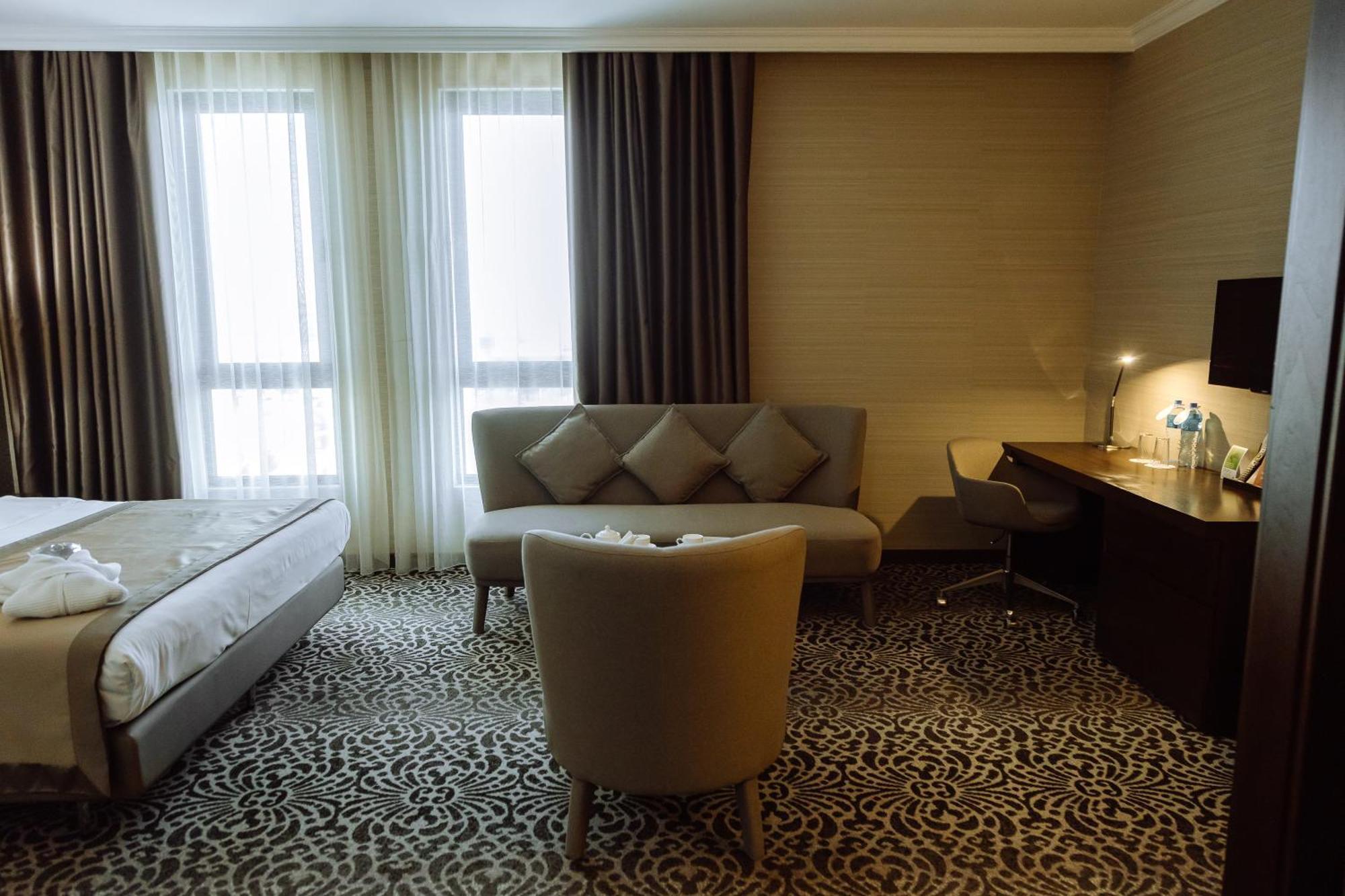 Holiday Inn Aktau By Ihg Dış mekan fotoğraf