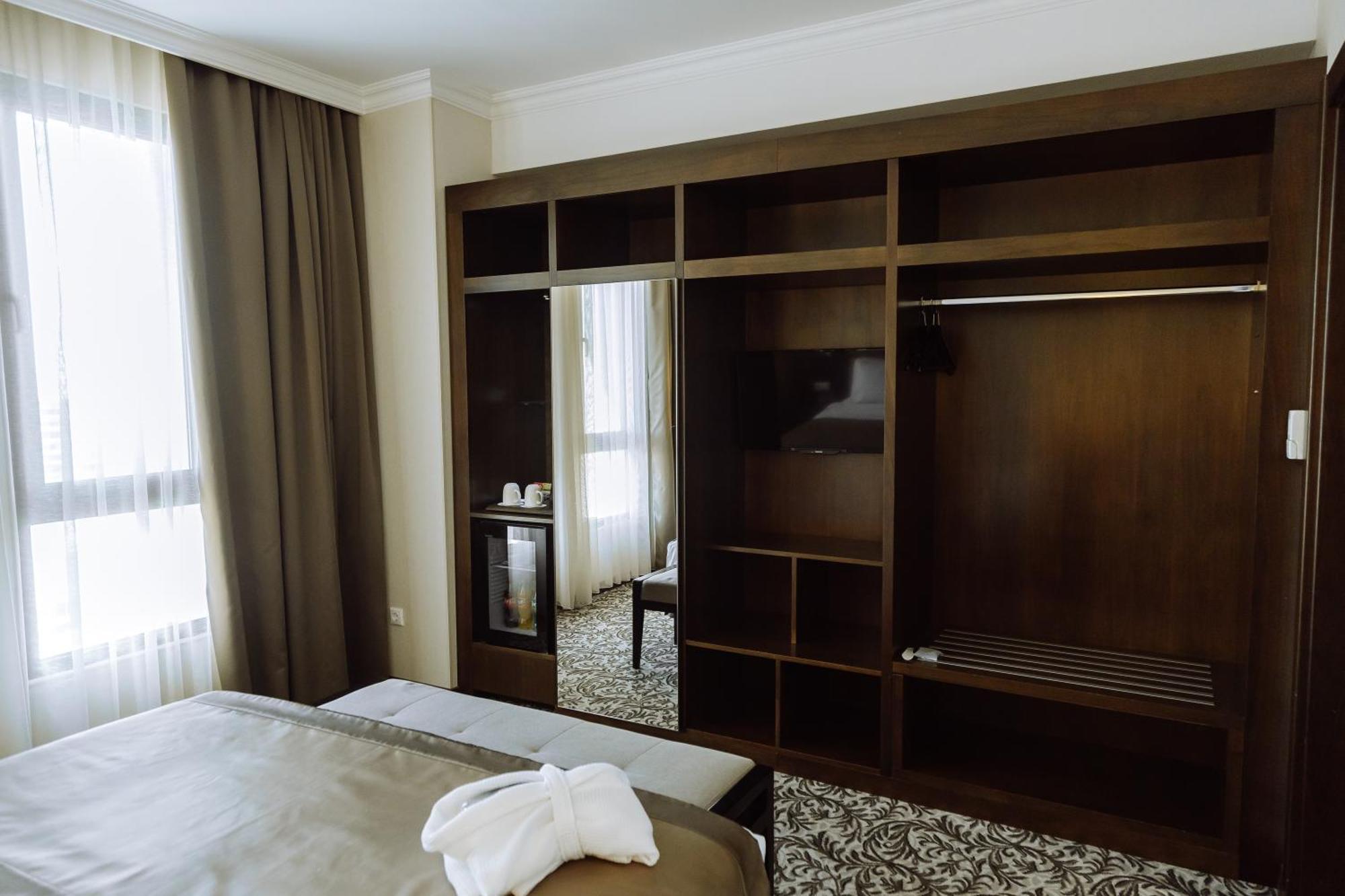 Holiday Inn Aktau By Ihg Dış mekan fotoğraf